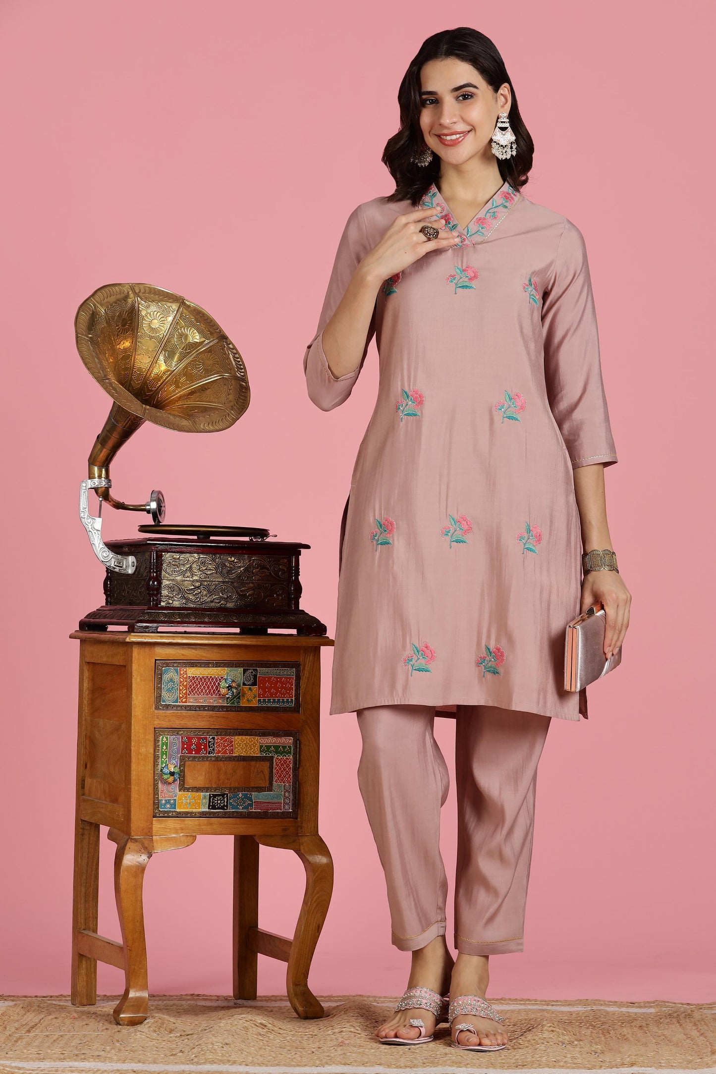 Women Mauve Embroidered Chanderi Kurta Set