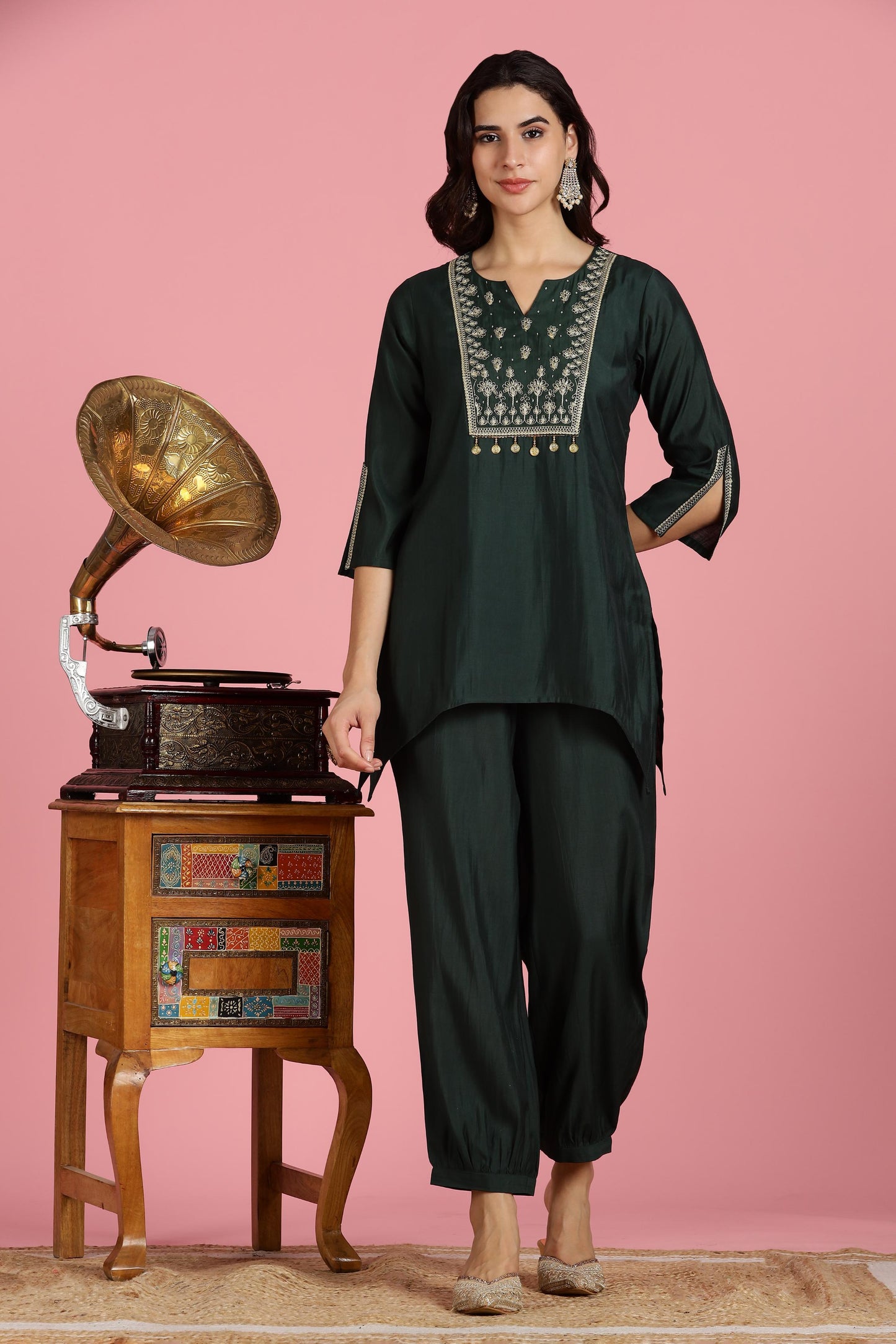 Women Dark Green Embroidered Chanderi Kurta Set