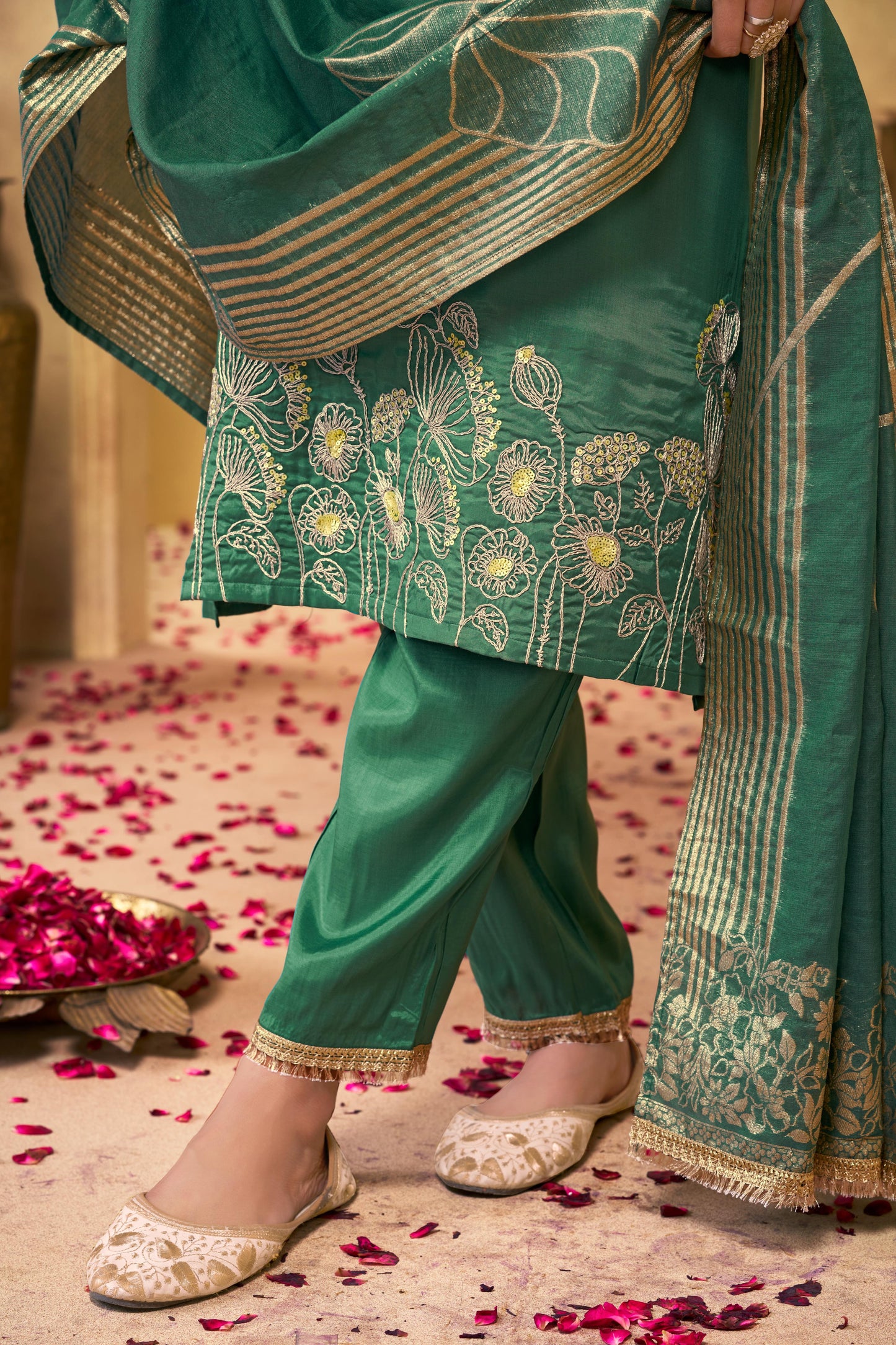 Kuhu Green Muslin Kurta Set with Dupatta