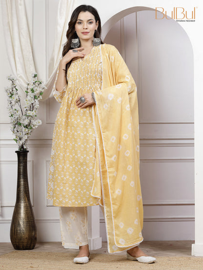 Sia Off White Floral Printed Pure Cotton Kurta Set with Pintuck Detailing and Thread Embroidery with Dupatta